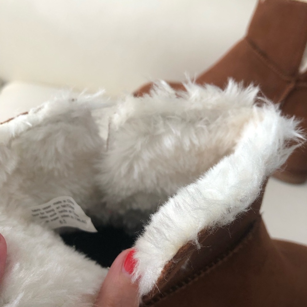 Warm Cozy Tan Suede Winter Boots-Brand New
Brand is BC- California - Picture 7 of 7